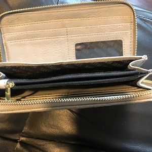 Steve Madden wristlet